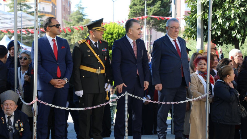 Edremit’te Cumhuriyet’in 102. Yılı Coşkuyla Kutlandı